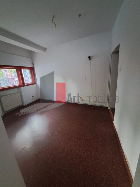 Cismigiu, urgent, parter cu intrare din strada, liber, negociabil.